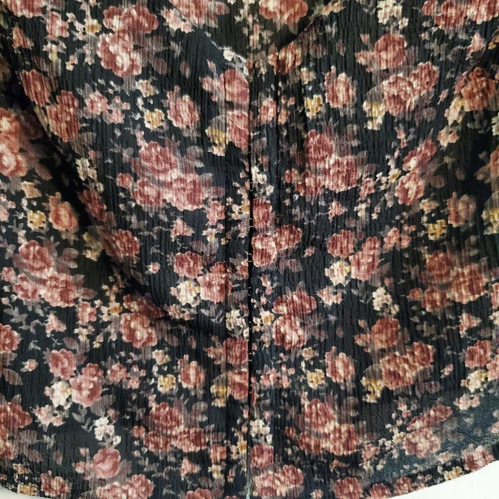 Flower Pattern Top - Picture 6 of 8